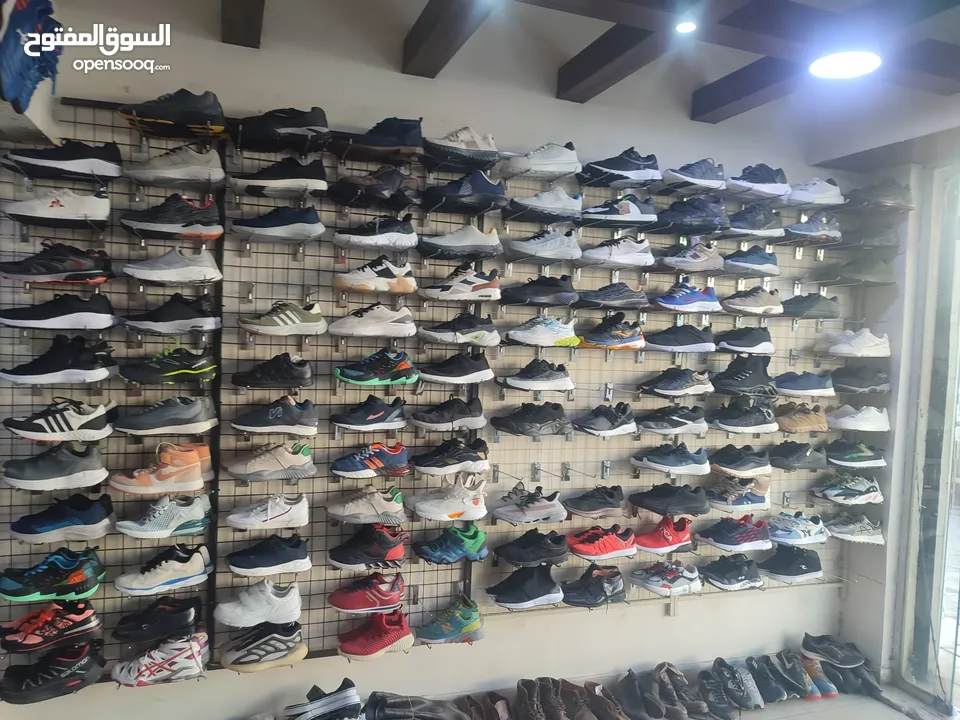 شروة احذيه ممتازه للبيع + ديكور محل