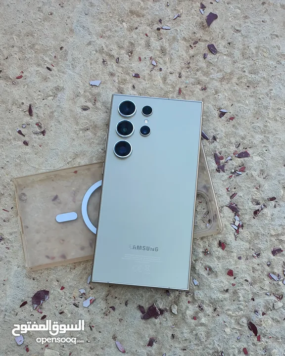 بحاله ممتازه وسعر ممتاز s24 ultra شوف الوصف