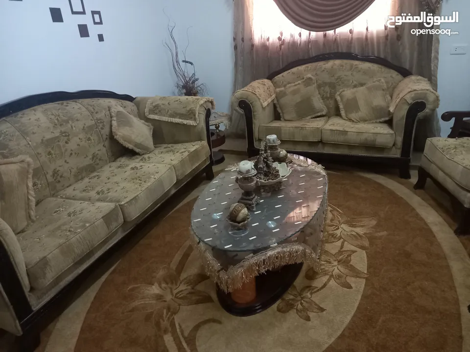 طقم كنب بحالة ممتازه