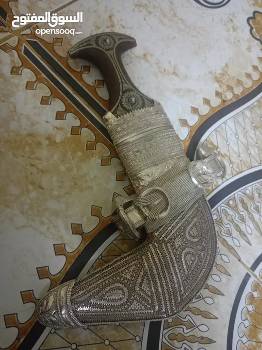 للبيع خنجر قرن زراف هندي مع حزام زري ومعه جم