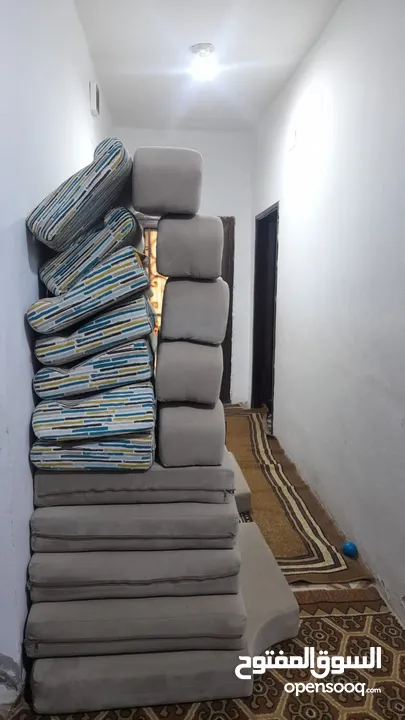 اثاث فخم للبيع اكثر من طقم موجود بل صور