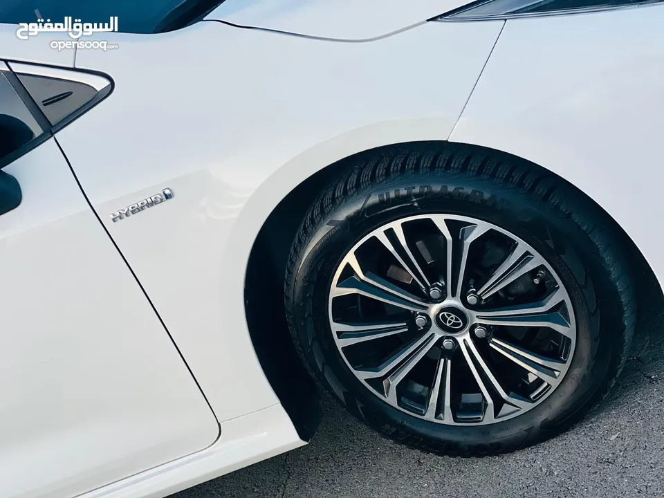 تيوتا كورولا هايبرد ترخيص 2022 فل بدون فتحة مميزة  ماتور 1800cc ( بنزين + كهرباء) 170Hp