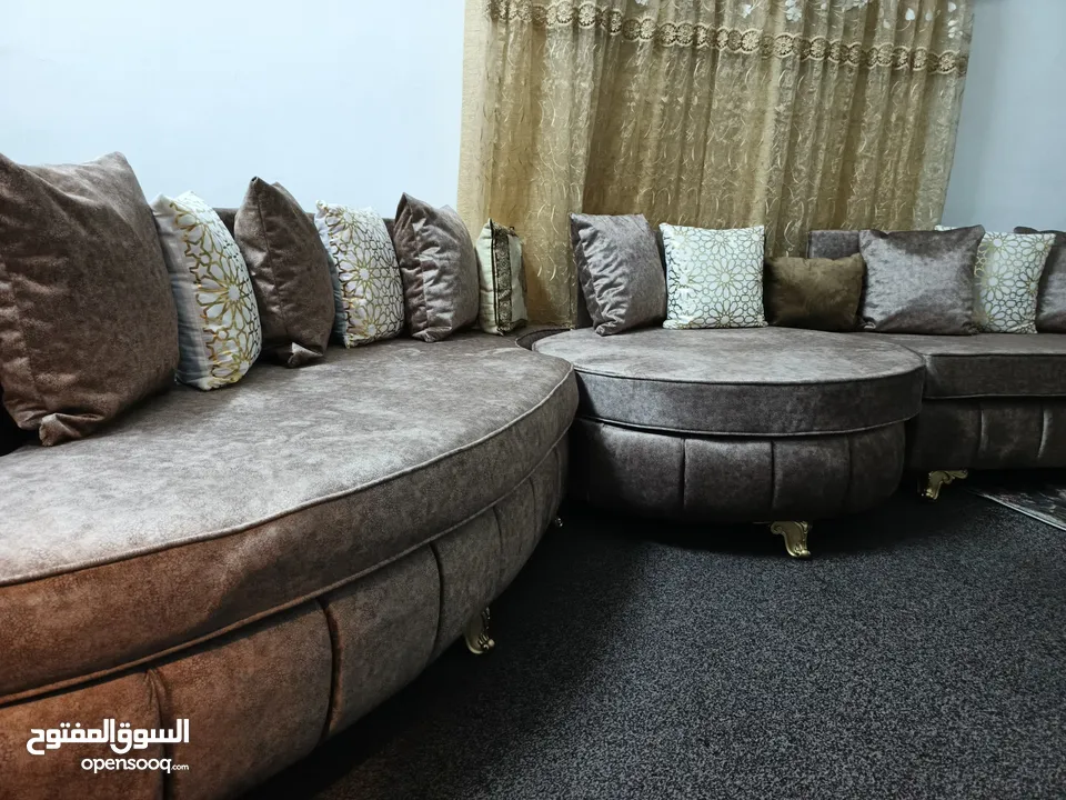 طقم كنب امريكي فخم وراقي لاصحاب الذوق الرفيع طقم عرايسي تفصيل وليس جاهز غمق المقعد متر الطقم فخم جدا