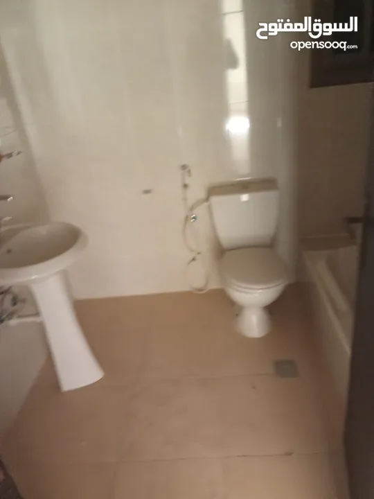 شقة للبيع عين منجد