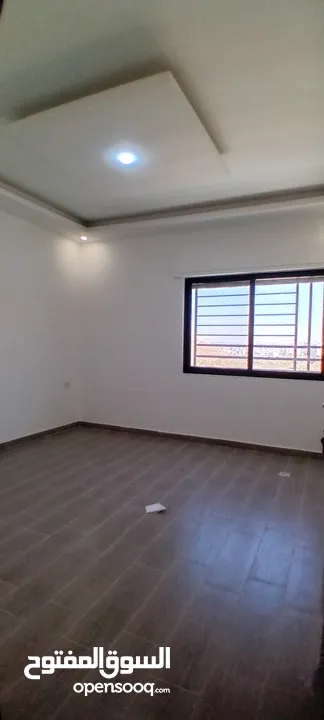 شقة طابق ارضي مع تراسات 120 m