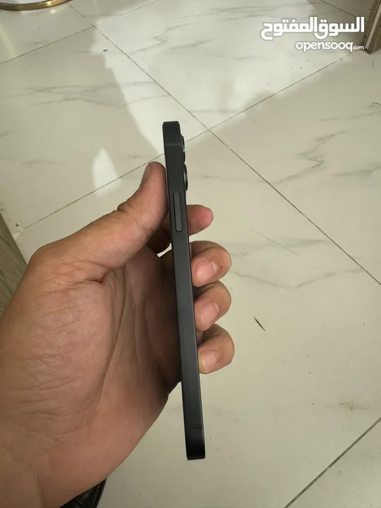 آيفون 12 لون اسود