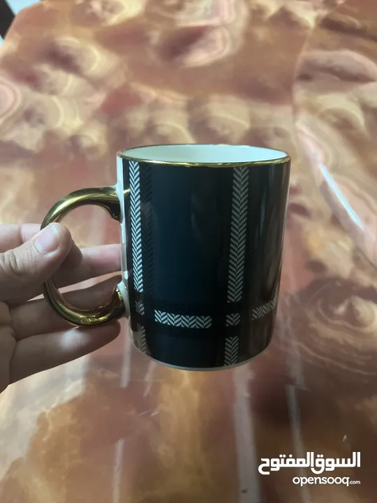 كوب (مج) اخضر الون يده ذهبية وجميل جدا ثقيل الحجم