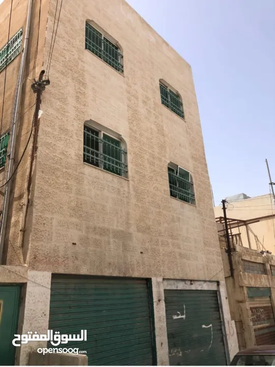 عمارة خمس شقق ومخزنين للبيع بسعر مغري