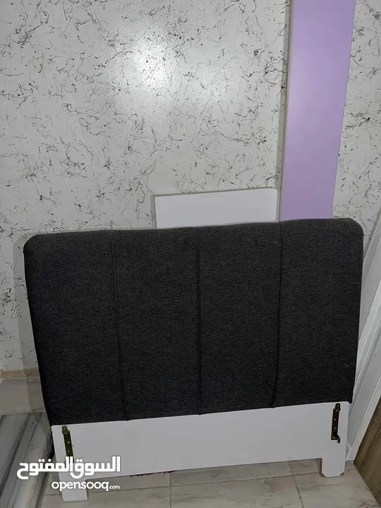 تخت مفرد بسعر جميل بحالة الجديد في الزرقاء الجديده استعمال شهر لطفل