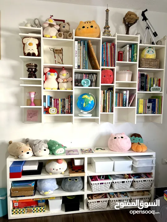 Shelf furniture for kid bedroom white wood good condition