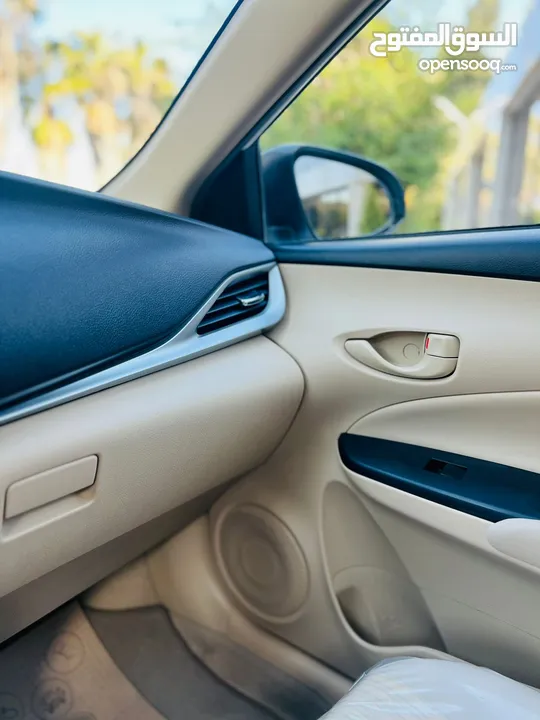 تويوتا يارس 2019   ماتور 1500cc بسعر 11500 دينار  الشكل الجديد فحص كامل 7 جيد بدون ملاحظات او قصعات