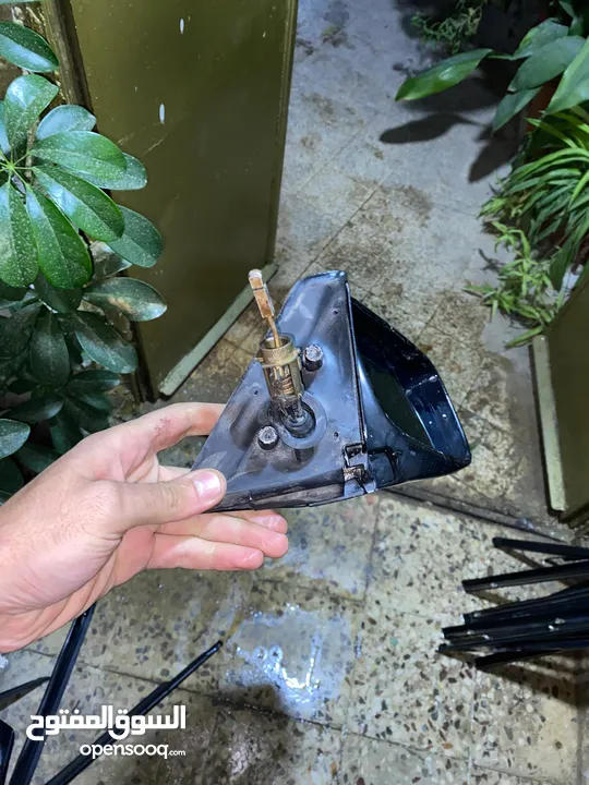 كراسي فولفو 240 و بخاخ مواسير و زجاج و قطع اخرى كثيره للبيع المستعجل