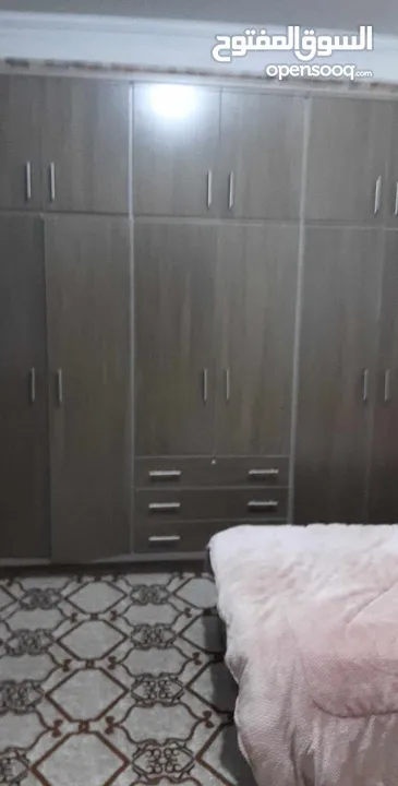غرف نوم شبابيه ومجوزة..غرفتين نوم بحاله ممتازه تختين و3كمودينات وخزانه 6درف طابقين بحاله ممتازه