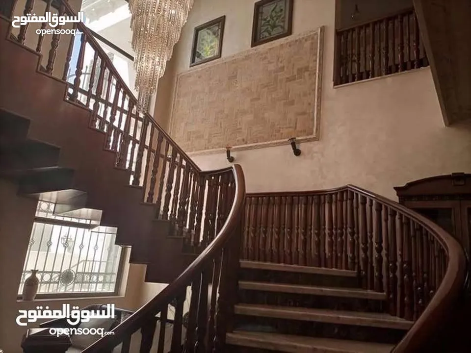 الظهير فيلا مستقله فخمه جدا فن معماري عاليه ومطله اجمل موقع مكون من اكثر من سكنه