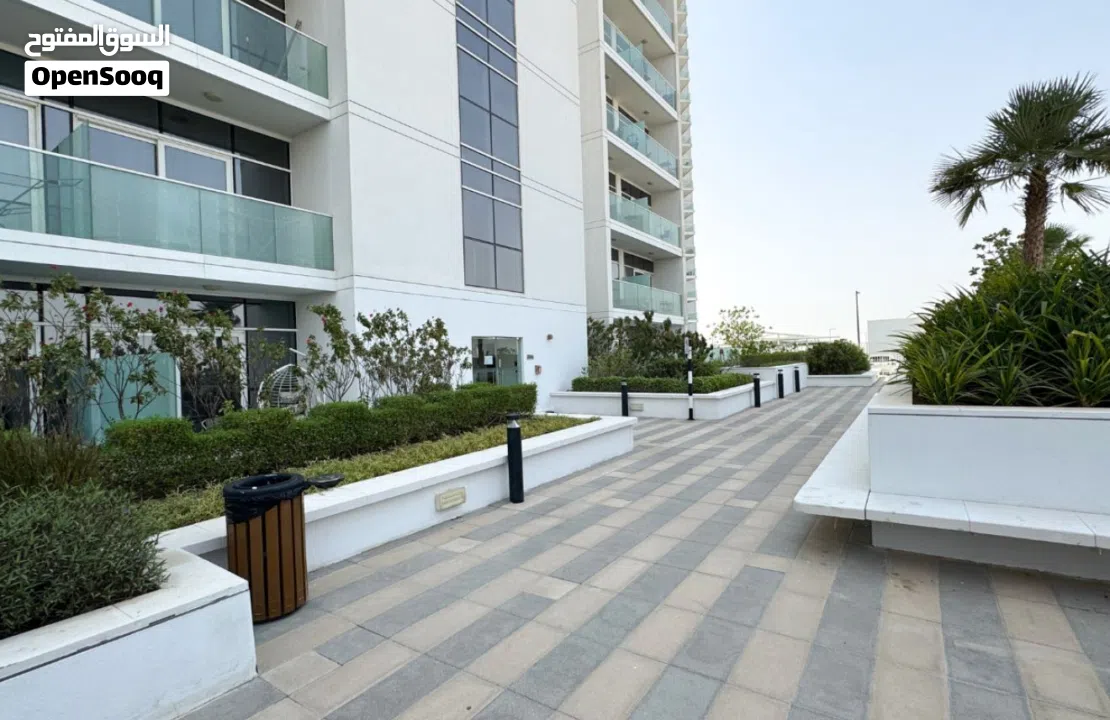 الاكثر طلبا جاهز للتسليم استديو مجهز بالكامل مع الفرش بالكامل مجانا بمنطقه حيويه استثماريه متميزه