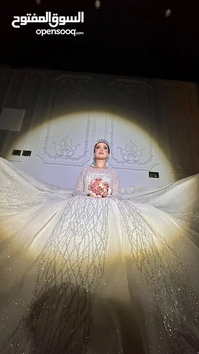 شروة مجموعة من بدل الابيض و الملون و فساتين السهرة