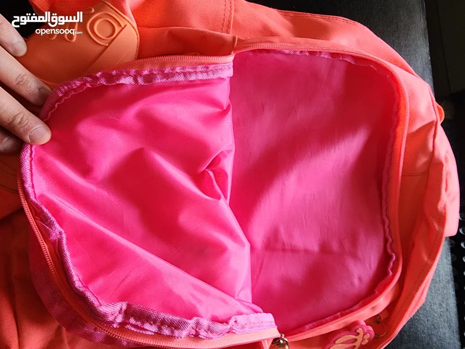 شنطة مدرسية ماركة توتتو الاصلية مستعملة بحالة ممتازة للبيع