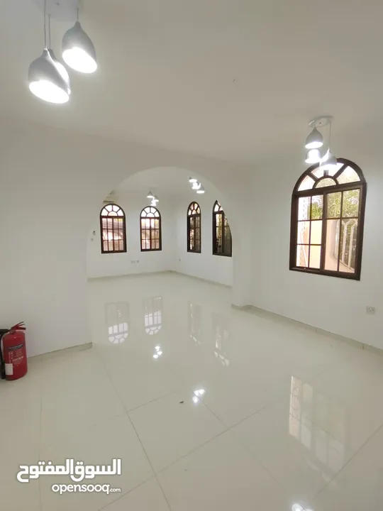 6 Bedroom Villa for Rent in Qurum