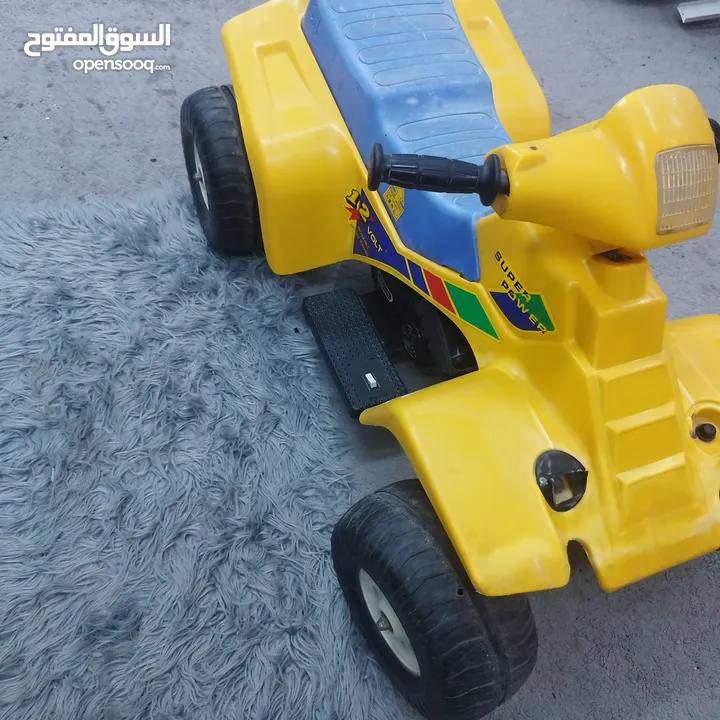 سيارة أطفال وسكيتات وألعاب أخرى