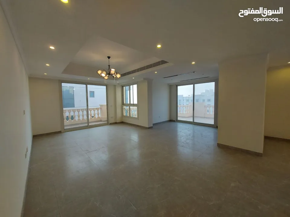 5 Bedrooms Penthouse Apartment for Rent in Ghubrah REF:819R