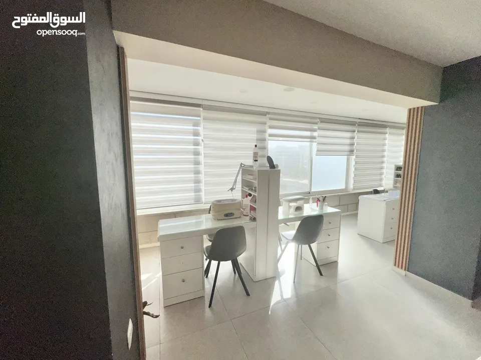 مركز تجميل للبيع مع معدات حديثة