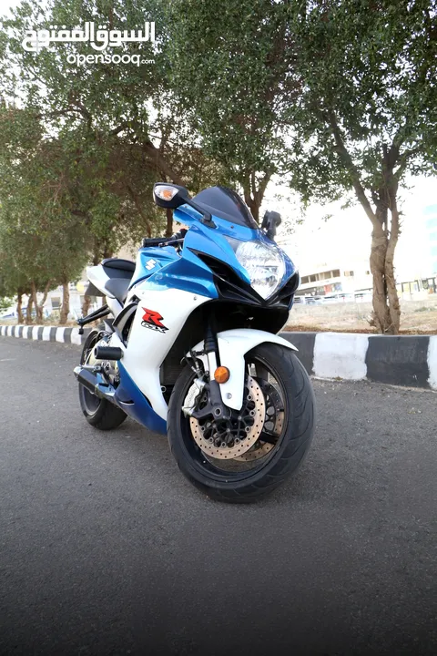 suzuki gsxr600 2011 لا تحتاج لأي صيانة