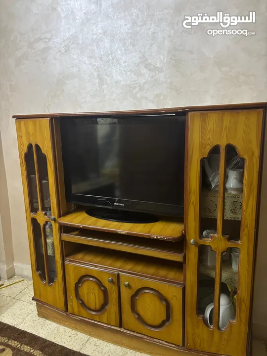 فرشات و بوفيه للبيع بسعر مغري جداً  بالزرقاء