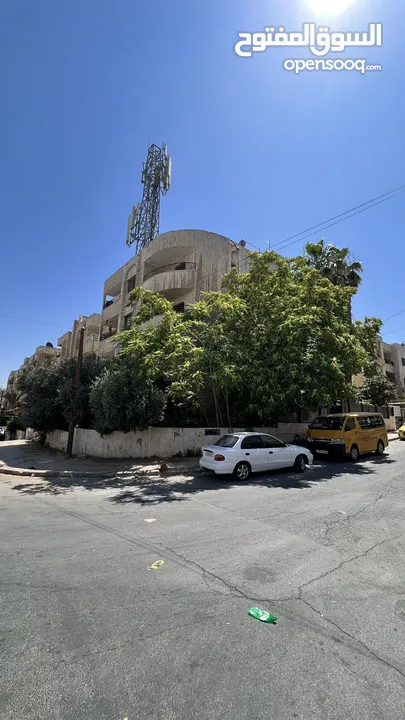 عمارة استثمارية وسكنية للبيع في الهاشمي الشمالي