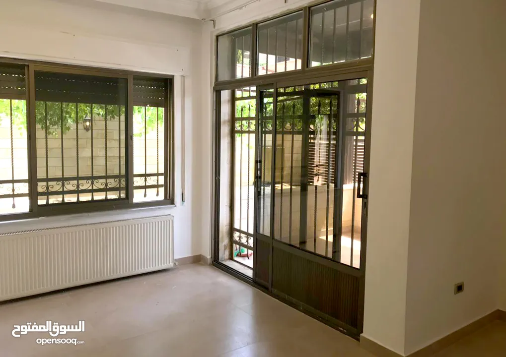 دابوق شقة ارضية طابقية مع حديقه 4 نوم للإيجار الفارغ