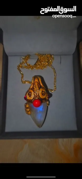 عقد ذهب عيار 18k + حجر القمر
