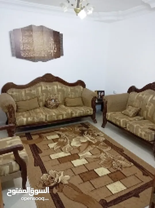 شقه للبيع اربد مجمع الشيخ خليل قريبه من دوار القبه وكلية البنات وبجانب المستشفى الاسلامي من المالك