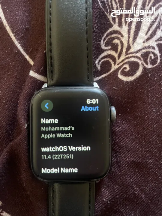 Series 6 / 44mm ما فيها اي عطل ولا خدوش الساعه ممتازه جدا  معها 3 كستك كل التفاصيل موجوده بالصور