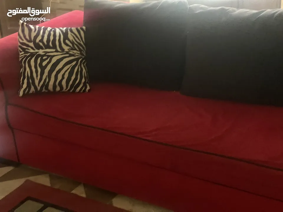 كورنرين مع سجاد للبيع مستعجل بداعي السفر