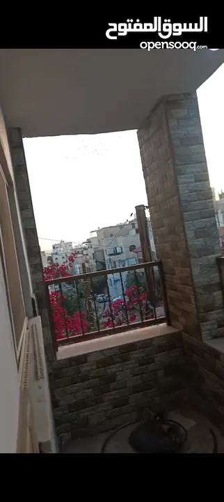 شقه للبيع بسعر مغري جدا مساحة 120 متر 3 غرف 3 حمامات  .صالونين .مطبخ