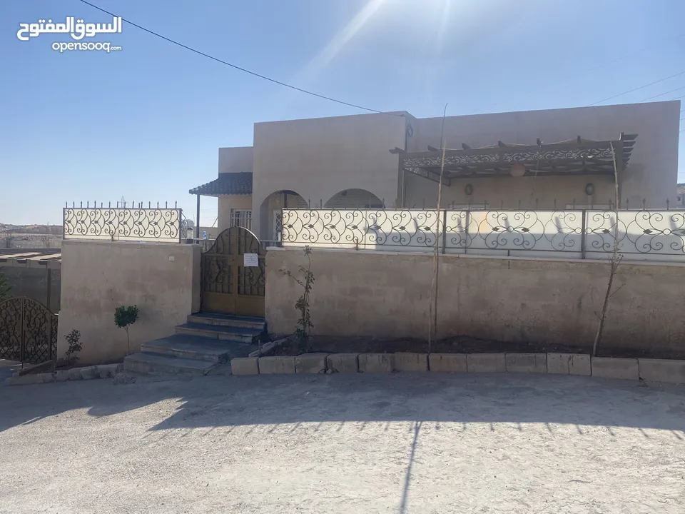 بيت مستقل للبيع منطقة هادئة ومريحة للسكن