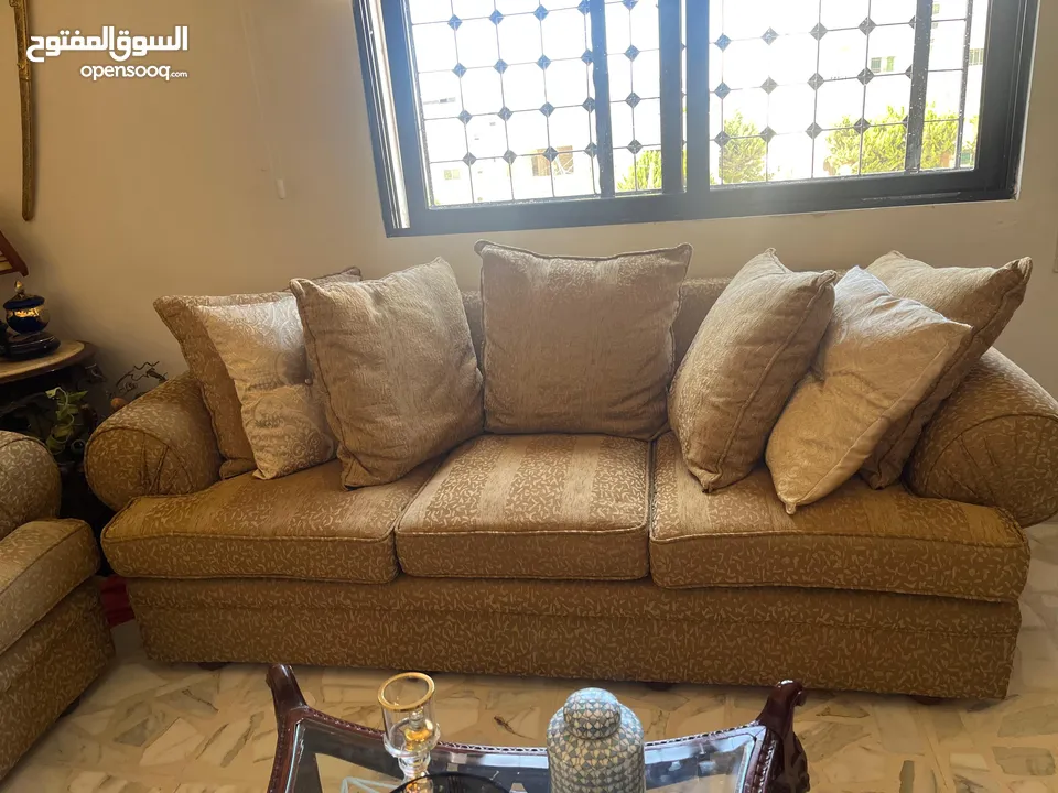 طقم كنب تسع مقاعد