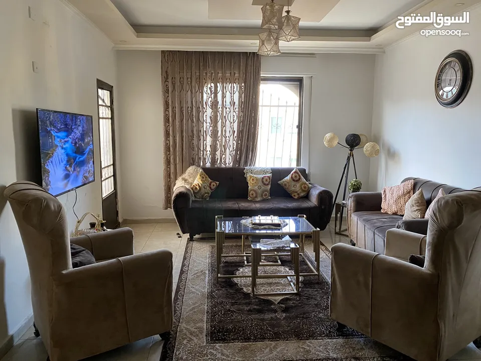 طقم كنب طاولات وسط