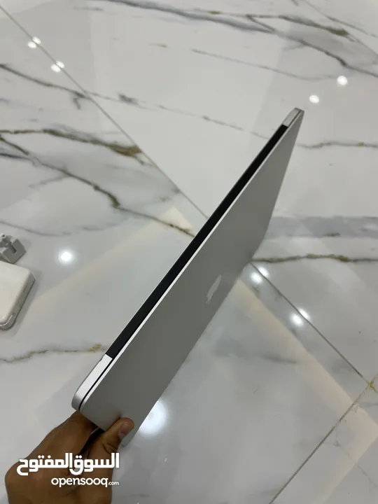 MAC BOOK PRO رفيع موصفات قويه Core i7 RAM 16 HARD 500 SSD
