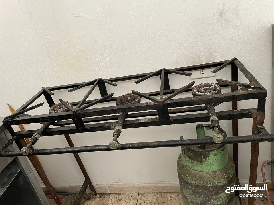 عدة مطعم كاملة مع مستلزماته للبيع