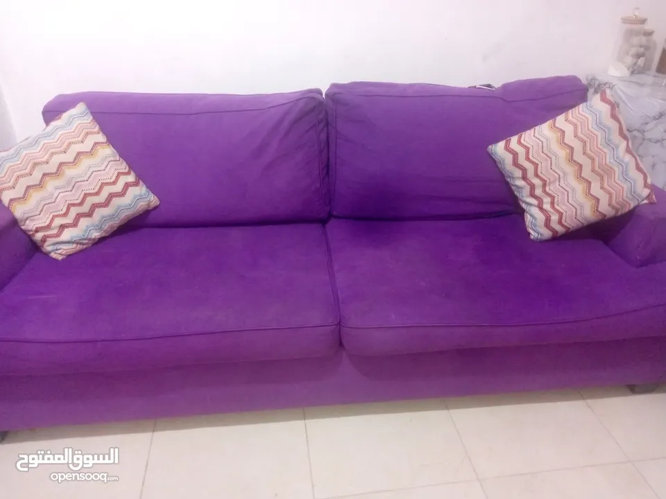 طقم كنب بسعر حرق لون نهدي تفصيل بحاله جيده جدا بسعر حرق