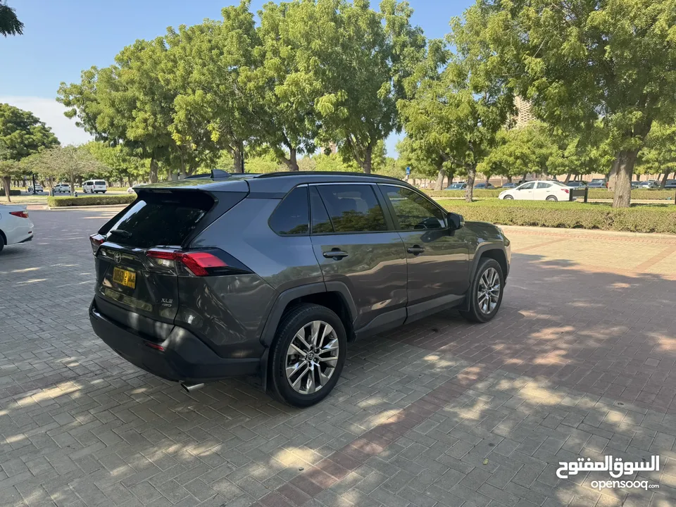 Rav 4 xle premium 2019 بحالة ممتازه جدا  وارد بحادث جانبي بسيط و ممشى قليل بيع بسبب السفر