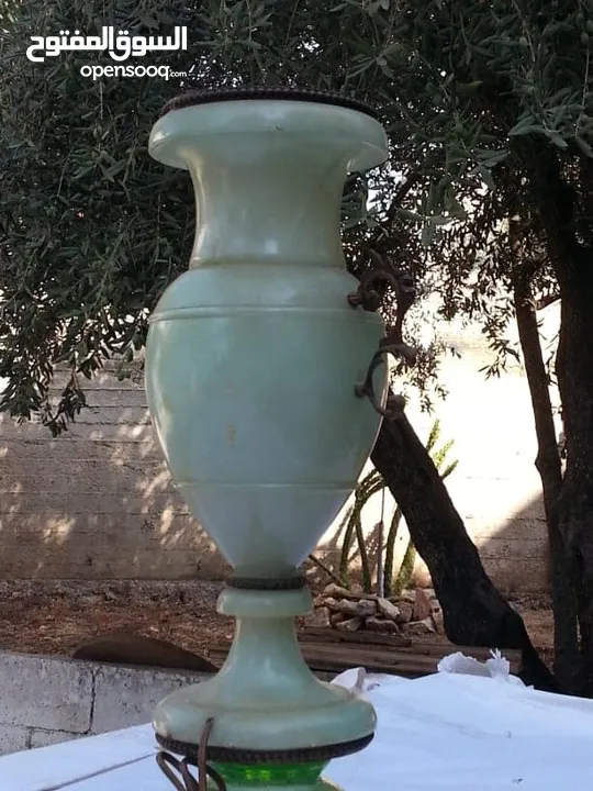 للبيع :  فازه مرمر ( تابل لامب ) انتيك , تحفه  اخضر شفاف ( مضئ) نادره جدا جدا جدا