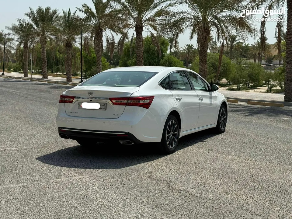 Toyota Avalon XLE 2017 (Pearl)