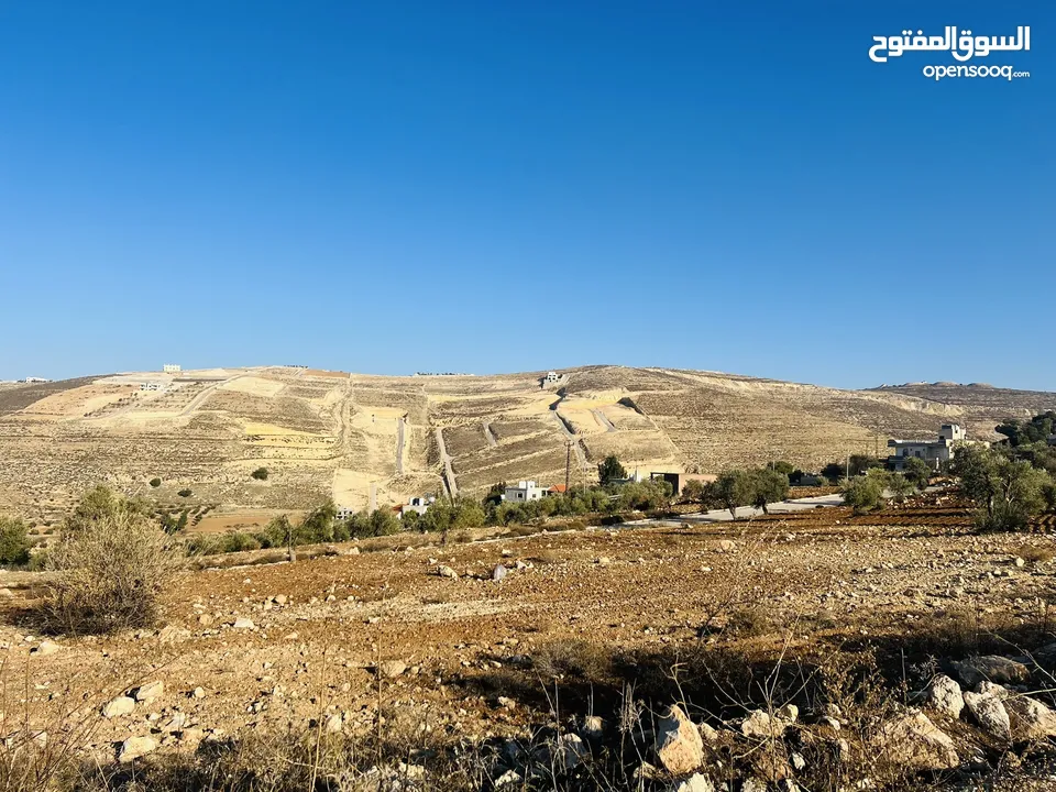 ارض للبيع في الكمشه بالقرب من شارع الاردن و مطعم قصر الجبل مميزه جدا