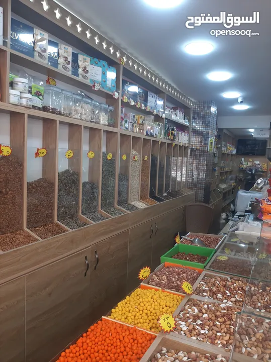 محمص للبيع بكامل عدته وبضاعته البيع بداعي السفر والعودة الى سوريا المحمص يعمل بشكل جيد وقابل للتطوير
