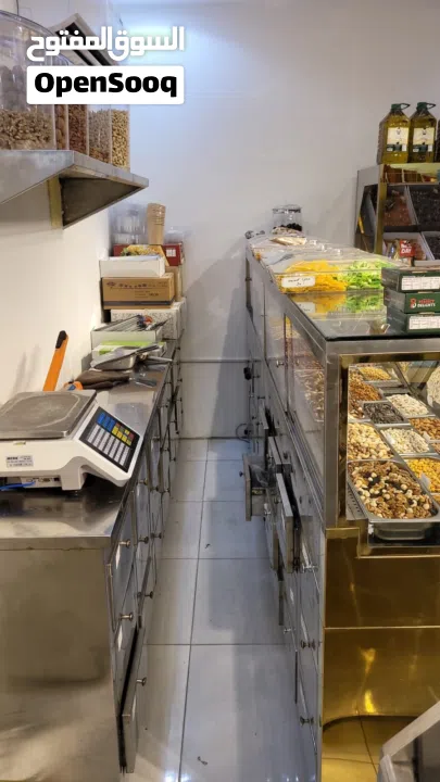 معرض مكسرات جاهز بالكامل”