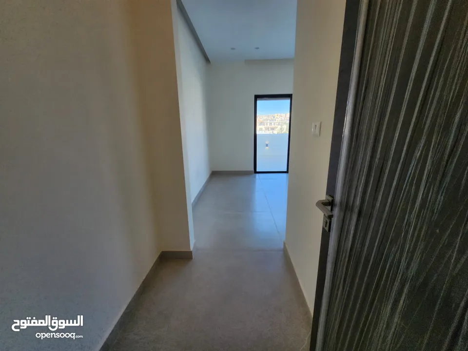 روف فاخر للبيع في عبدون ref : 14387