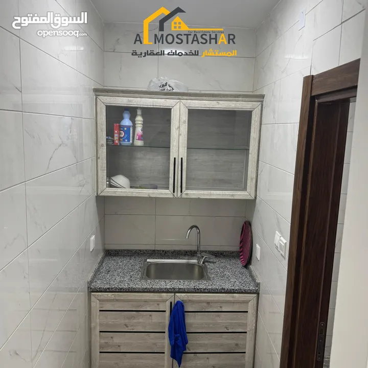 مكتب مفروش بالرابعه موقع مميز للبيع بسعر مغري بناء جديد