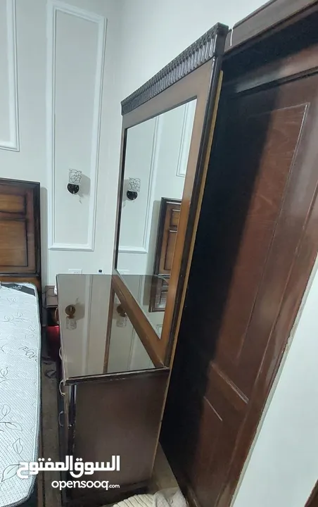 تواليت مراي مع ملحق غرفة نوم مستعمل للبيع