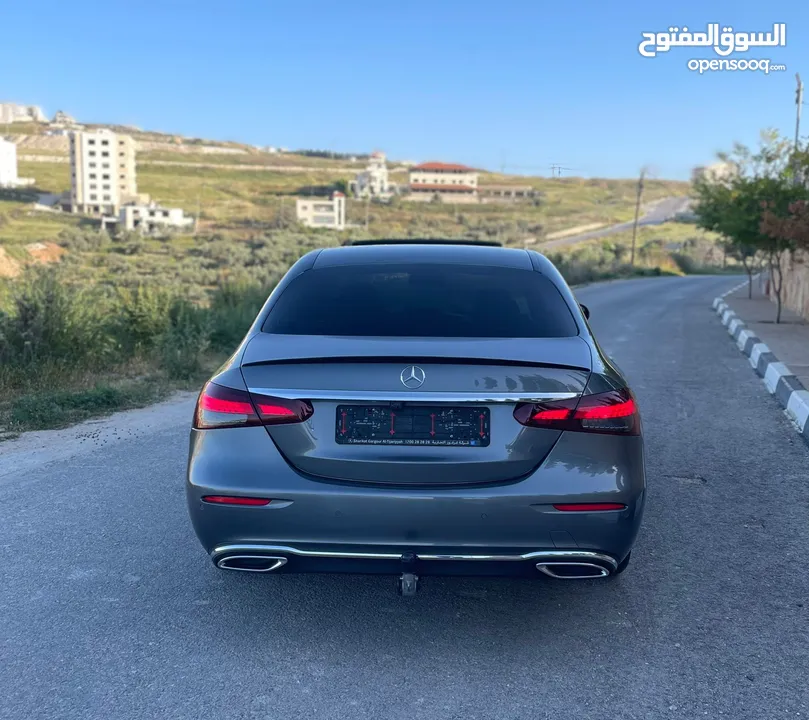 Mercedes benz E220 بحالة الوكالة